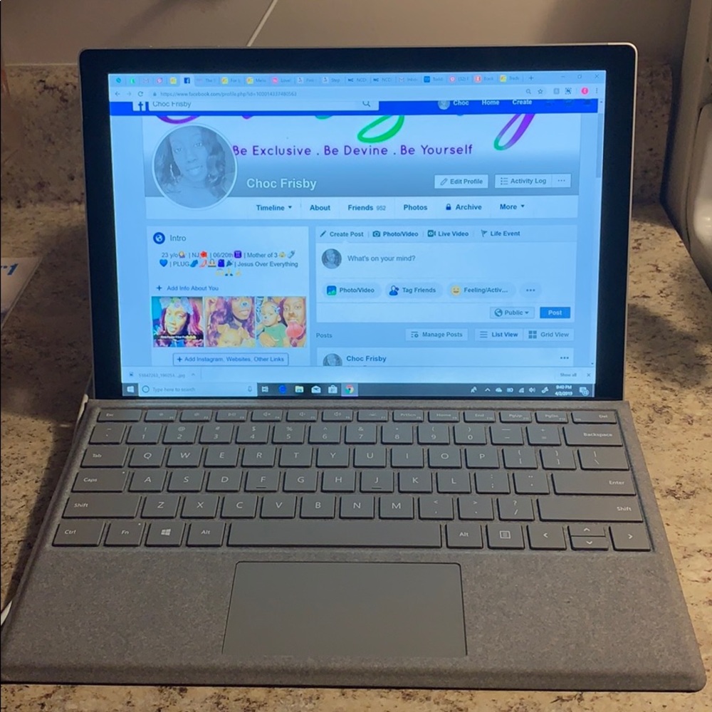 Microsoft Surface Pro - Picture 2 of 8